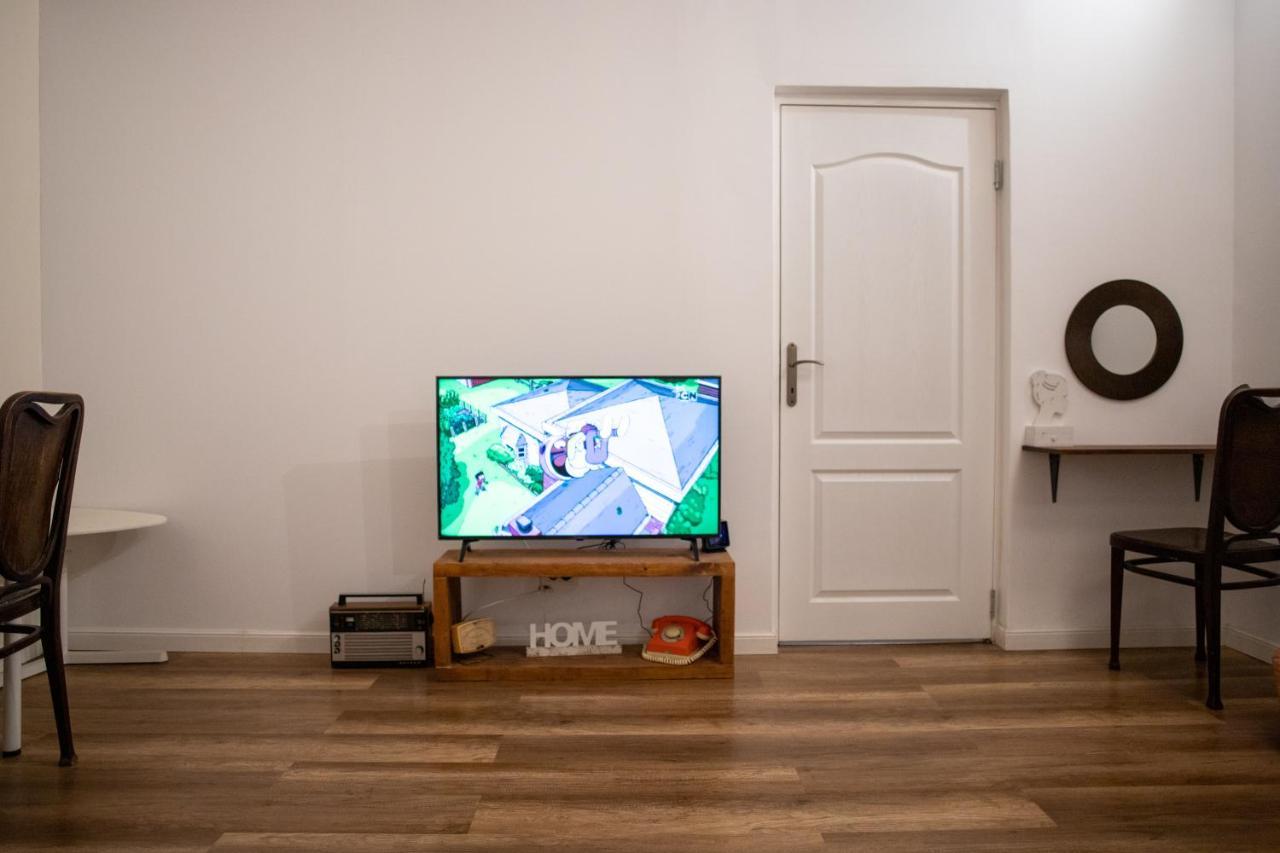 Interbelic House With Courtyard And Terrace Villa Bucureşti Ngoại thất bức ảnh
